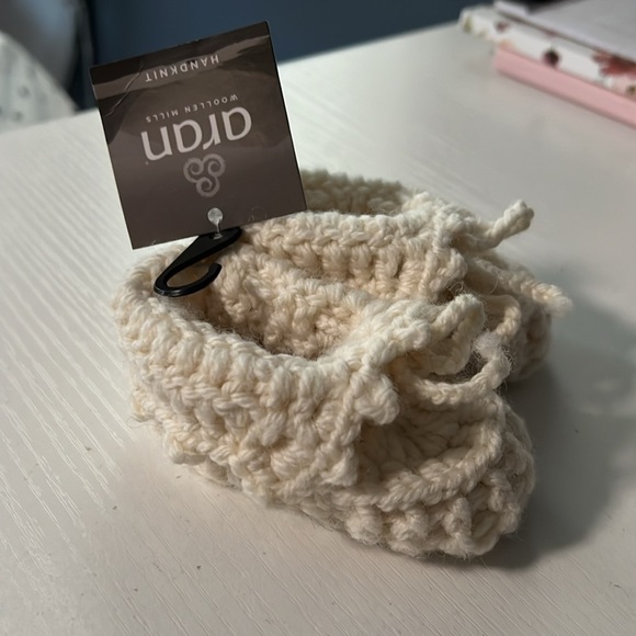Aran Handknit Baby Booties with Bow - Picture 4 of 4